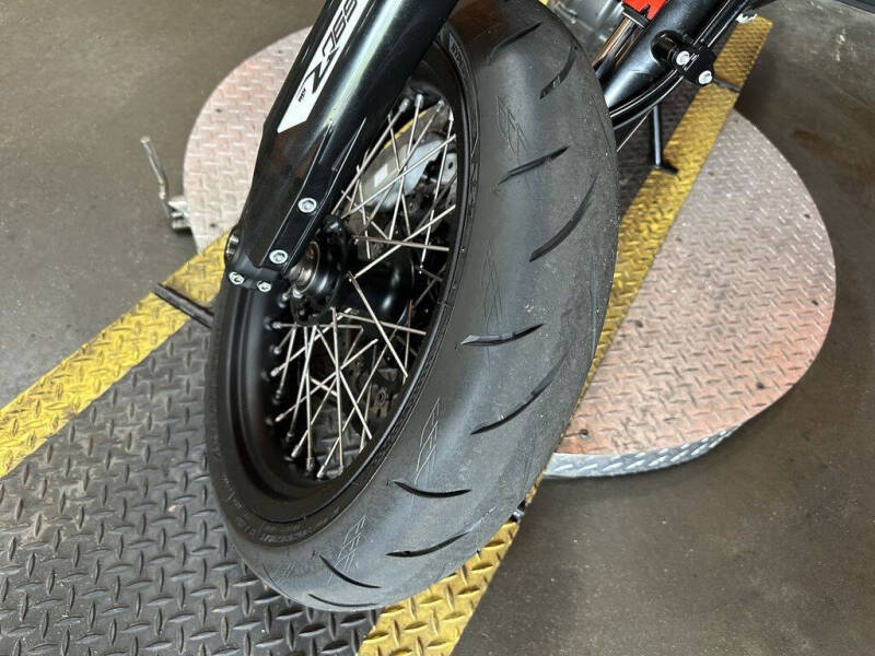 2019 KTM 690 SMC R