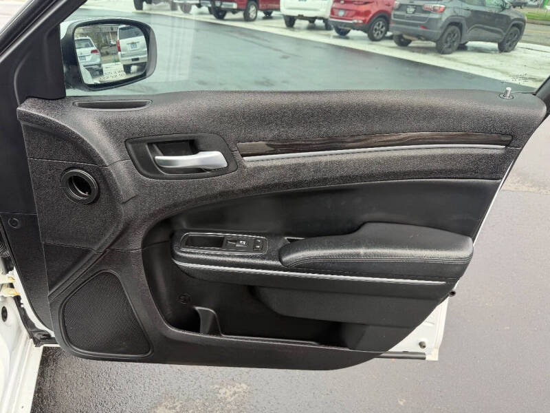 2016 Chrysler 300 Limited