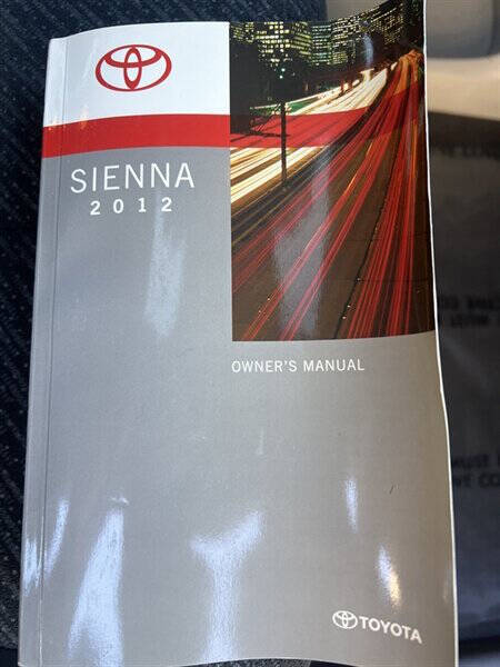 2012 Toyota Sienna SE 8-Passenger