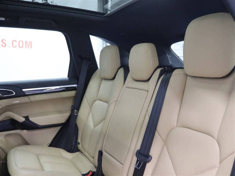 2018 Porsche Cayenne Platinum Edition