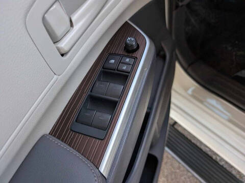 2025 Toyota Sienna LE 8-Passenger