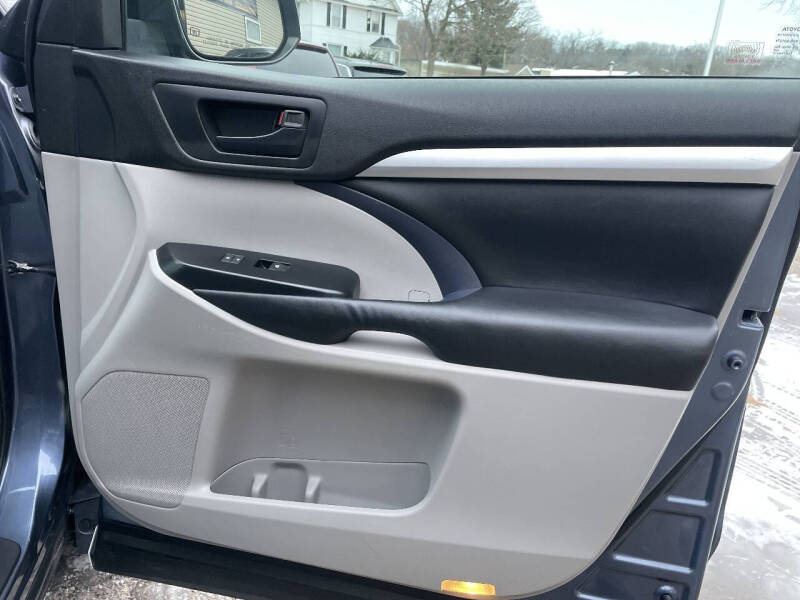 2014 Toyota Highlander LE