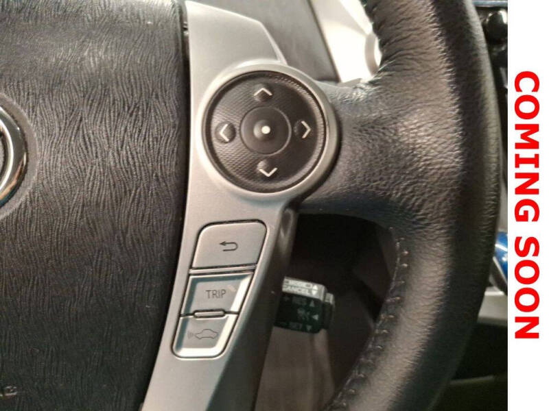2017 Toyota Prius v Five