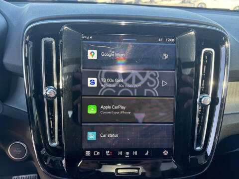 2025 Volvo XC40 B5 Plus Bright Theme