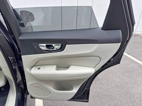 2025 Volvo XC60 T8 Plus Dark Theme