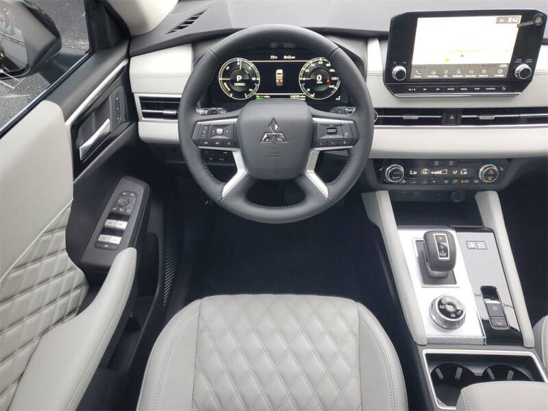 2025 Mitsubishi Outlander PHEV SEL