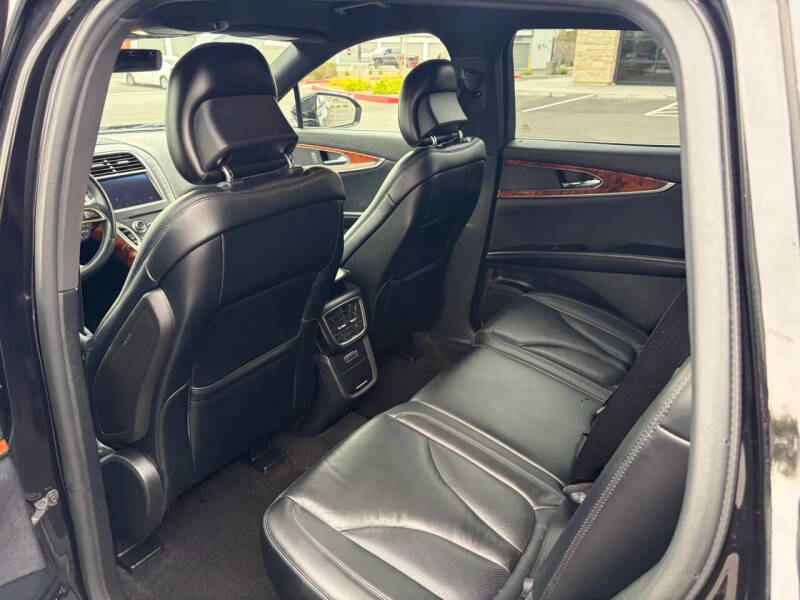 2019 Lincoln Nautilus Select