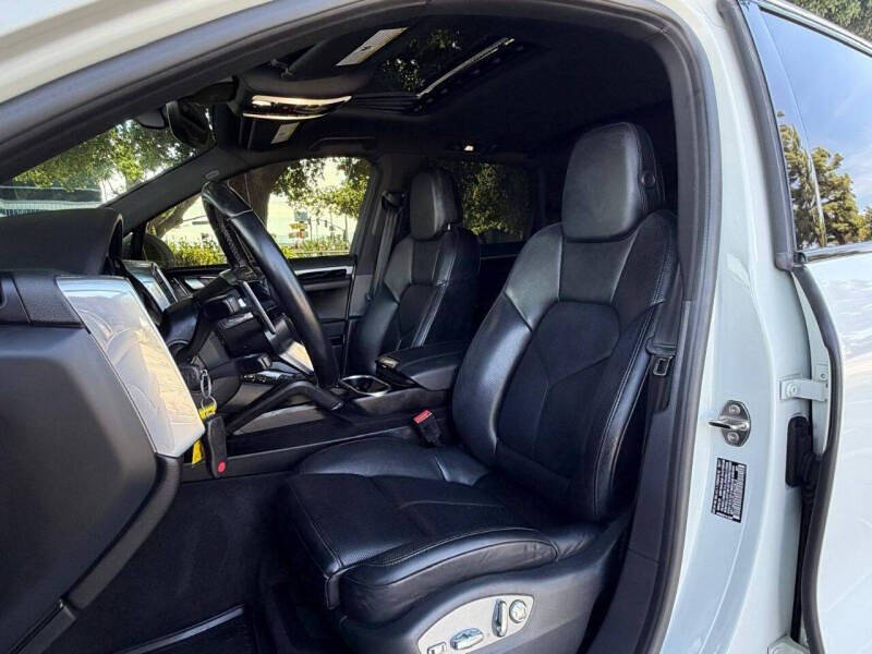 2018 Porsche Cayenne Platinum Edition