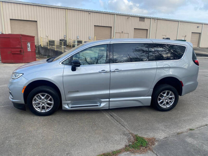 2024 Chrysler Pacifica Touring L
