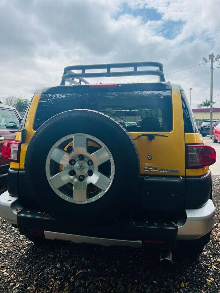 2007 TOYOTA FJ Cruiser SUV / Crossover - $14,950