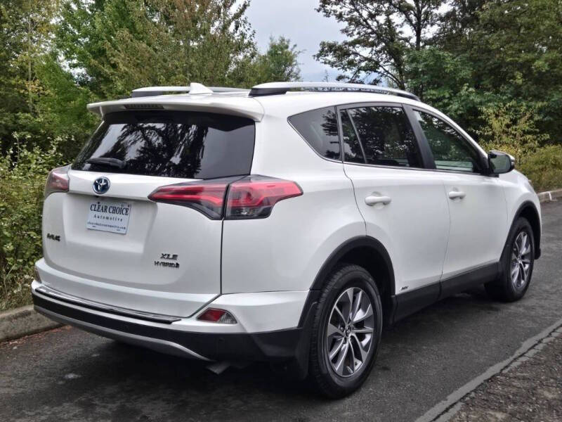 2018 Toyota RAV4 XLE's photo