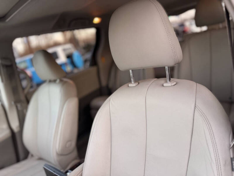 2014 Toyota Sienna XLE 7-Passenger