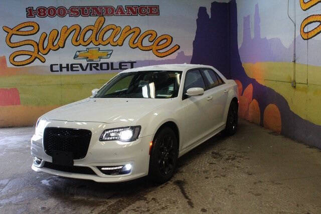 Used 2022 Chrysler 300 Touring L with VIN 2C3CCASG3NH236900 for sale in Grand Ledge, MI