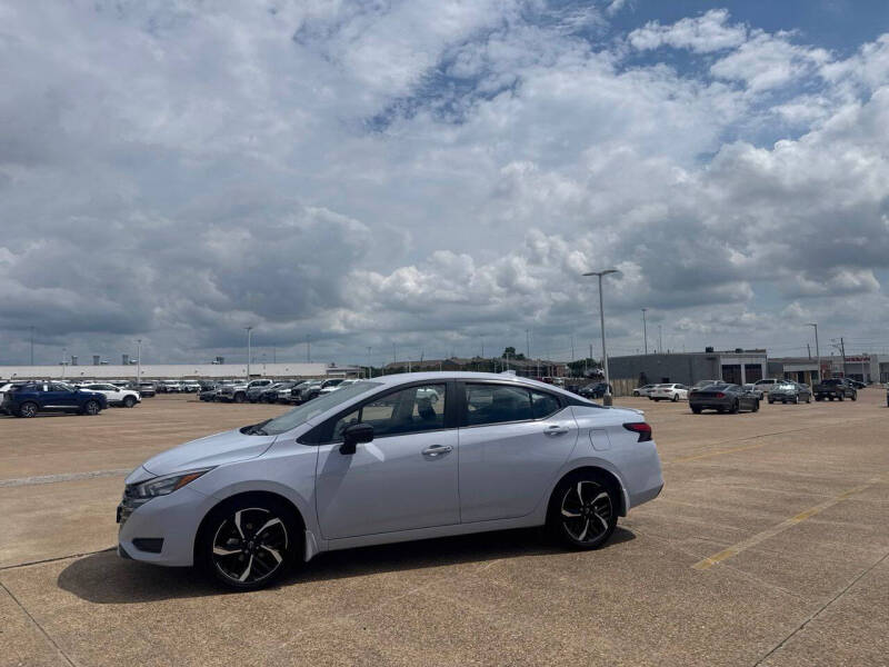 2025 Nissan Versa SR