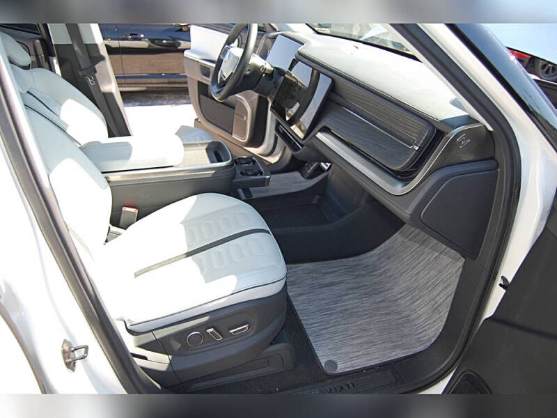 2023 Rivian R1S Adventure