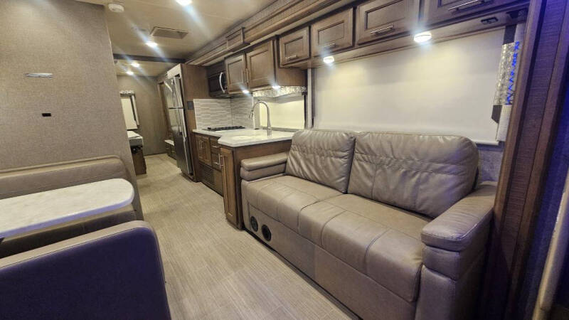 2021 Thor Motor Coach Magnitude