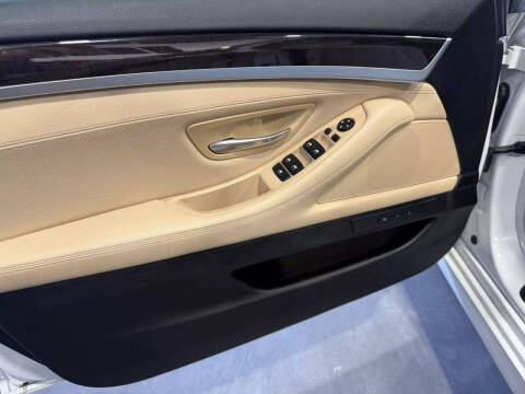 2016 BMW 5 Series 528i