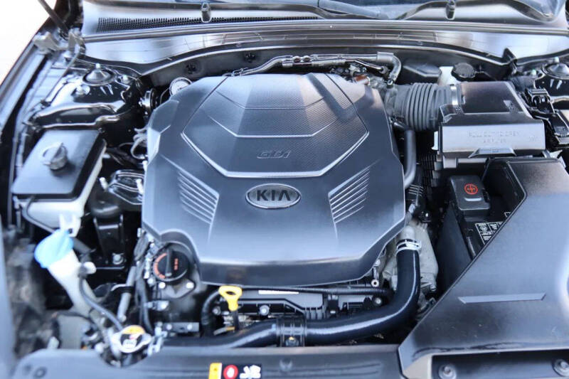 2017 Kia Cadenza Technology