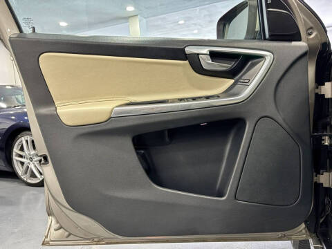 2016 Volvo XC60 T5 Platinum