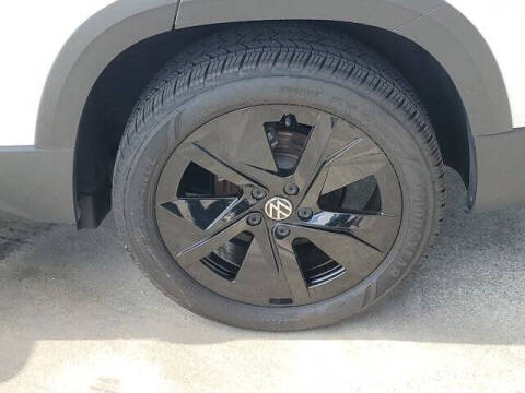 2025 Volkswagen Taos SE