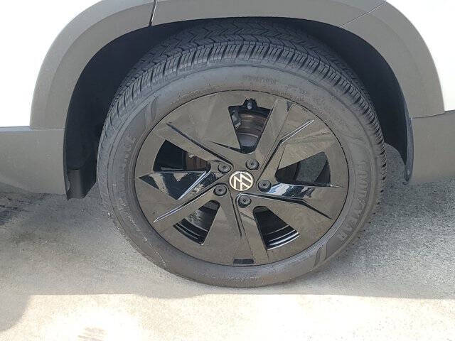 2025 Volkswagen Taos SE