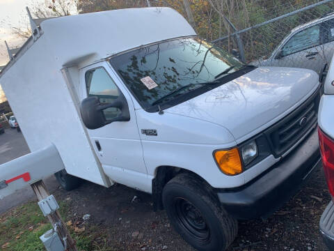 2004 Ford E-Series Chassis for sale at Trocci's Auto Sales in West Pittsburg PA