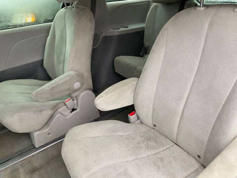 2012 Toyota Sienna Base 7-Passenger