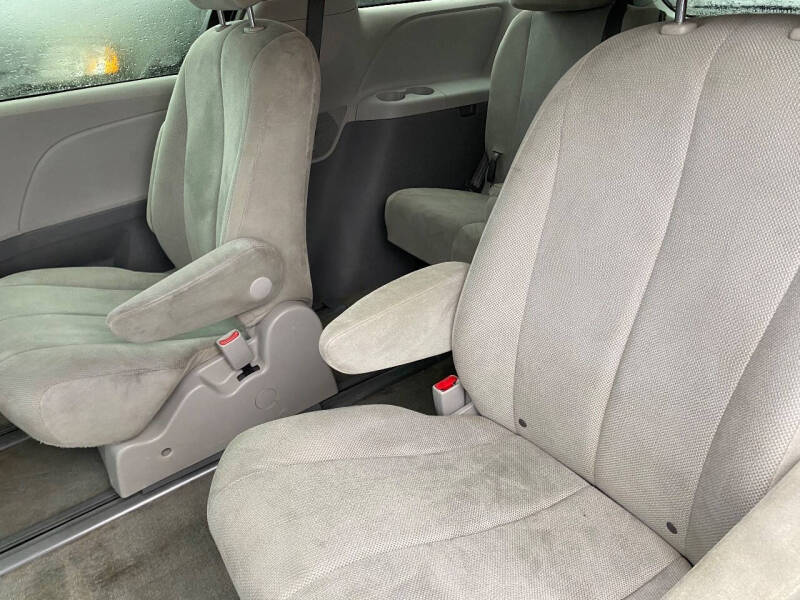 2012 Toyota Sienna Base 7-Passenger
