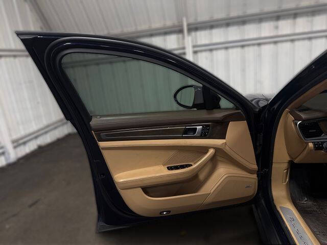 2018 Porsche Panamera 4