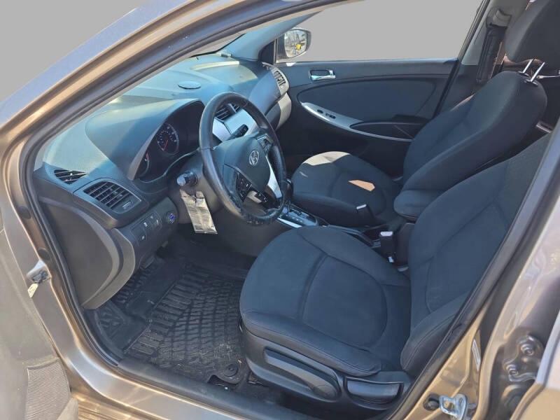 2013 Hyundai Accent SE