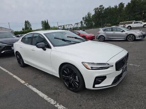 2024 Volvo S60 B5 Plus Black Edition
