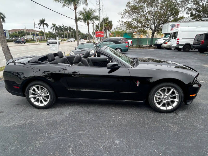 2011 Ford Mustang V6 Premium photo 5