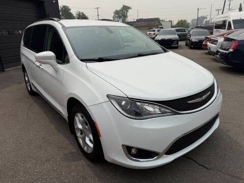 2017 Chrysler Pacifica Touring Plus