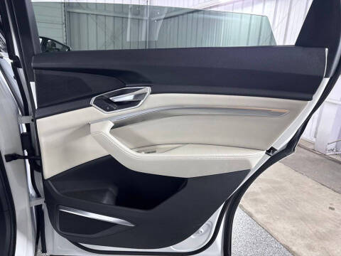 2019 Audi e-tron quattro Premium Plus
