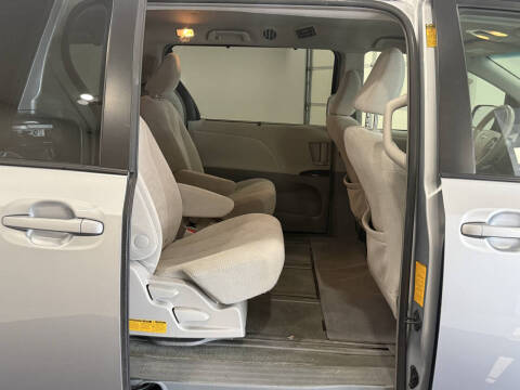 2014 Toyota Sienna LE 7-Passenger