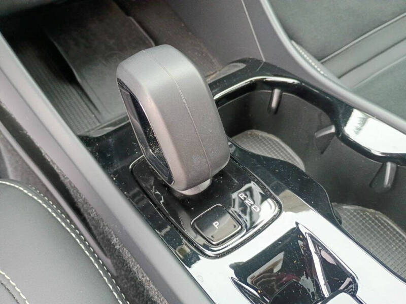 2025 Volvo XC40 B5 Plus Dark Theme