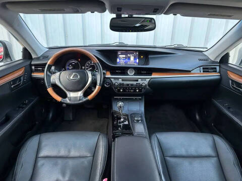 2015 Lexus ES 300h