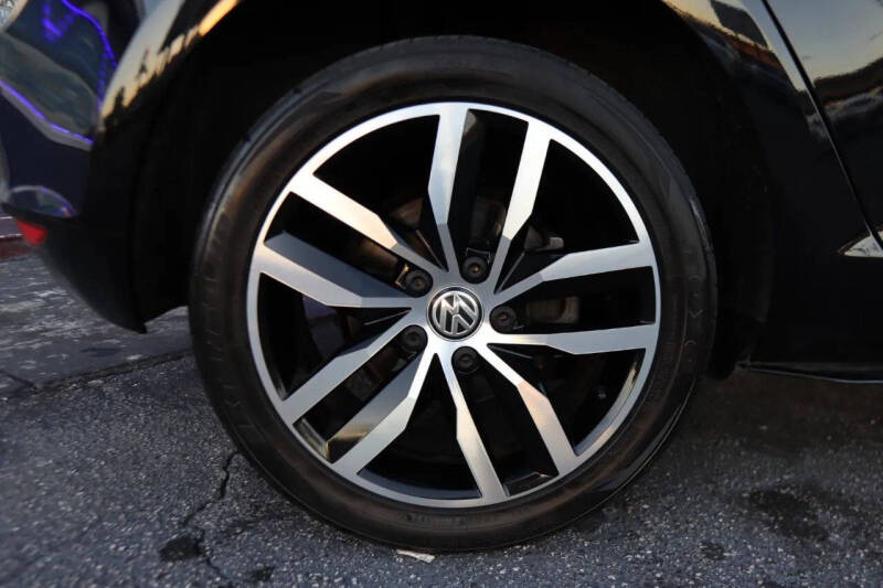 2017 Volkswagen Golf TSI Wolfsburg Edition