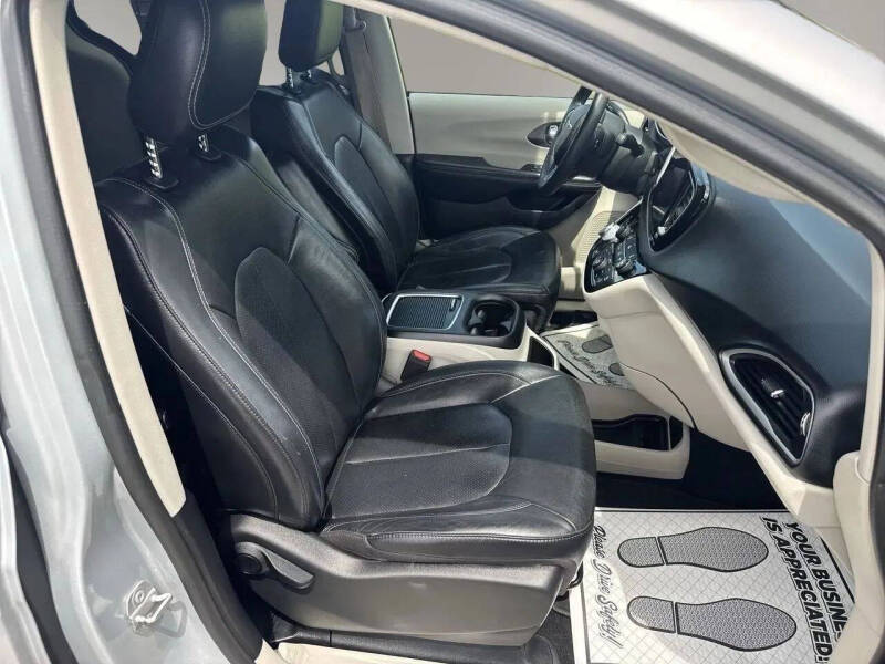 2022 Chrysler Pacifica Touring L