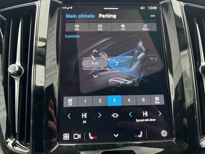 2025 Volvo XC60 B5 Plus Dark Theme