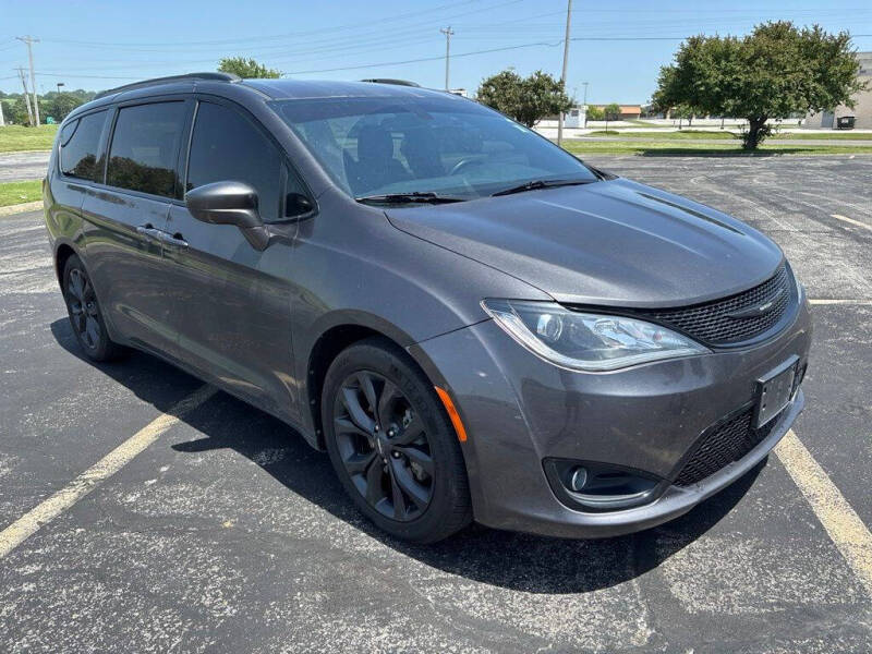 2020 Chrysler Pacifica Touring