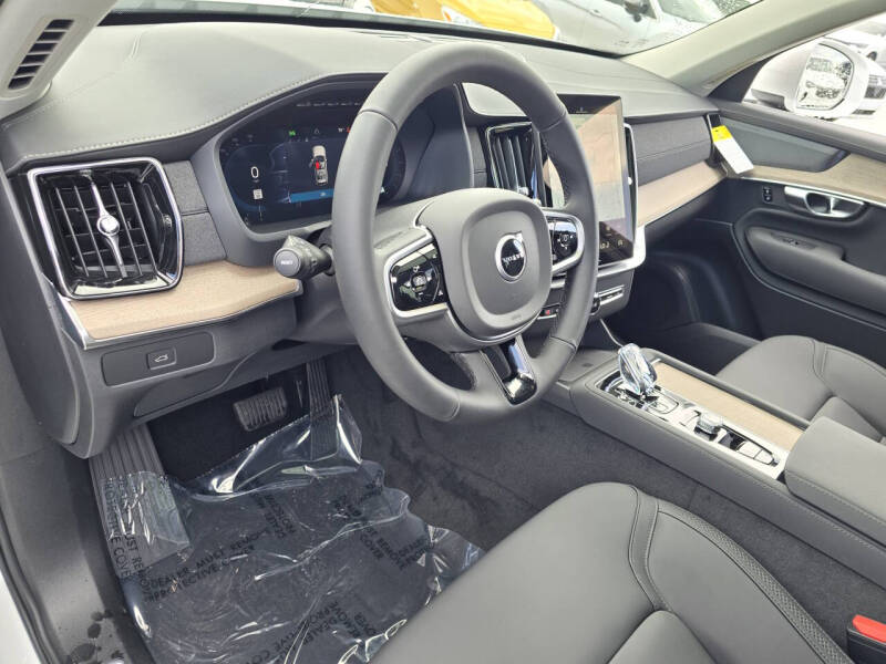 2025 Volvo XC90 B6 Core Bright Theme