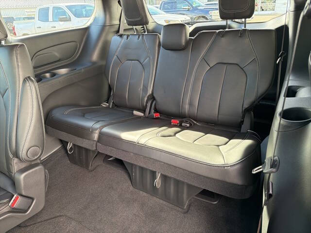 2026 Chrysler Voyager LX