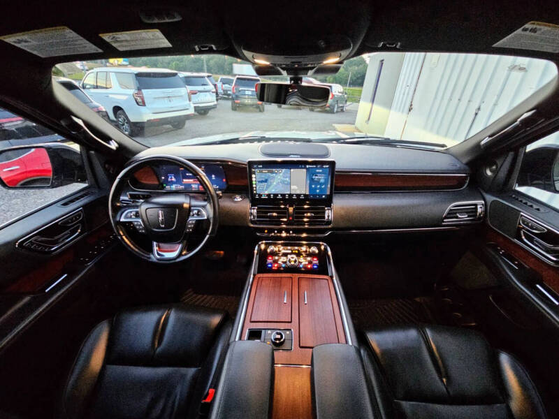 2023 Lincoln Navigator Standard