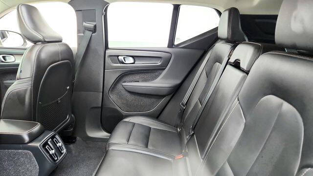 2025 Volvo XC40 B5 Plus Bright Theme