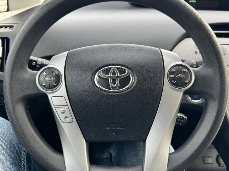 2013 Toyota Prius Two photo 9