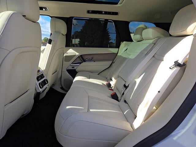 2025 Land Rover Range Rover P550e SE