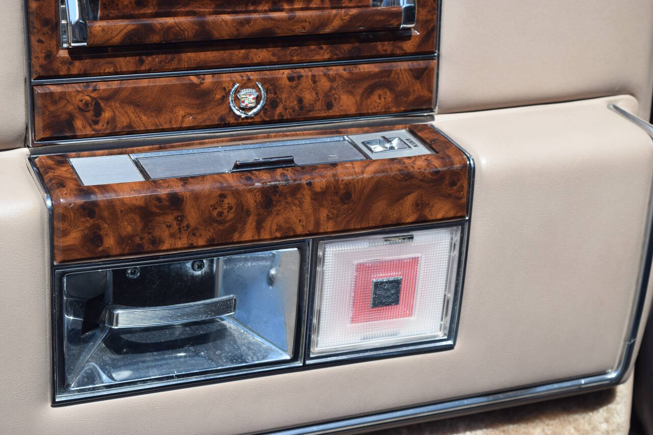 1991 Cadillac Brougham 124