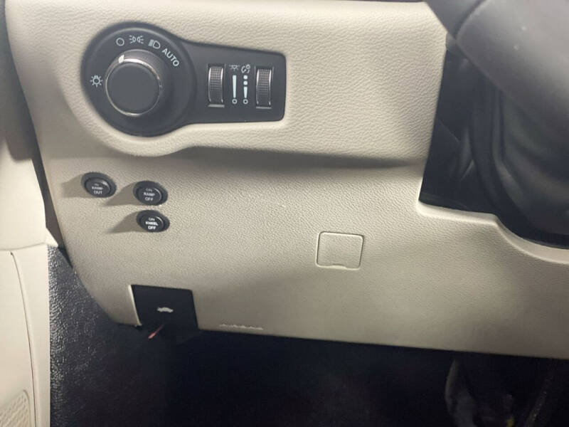 2024 Chrysler Voyager LX