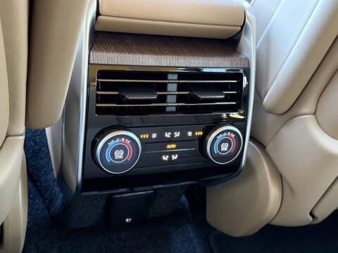 2025 Land Rover Range Rover P400 SE LWB